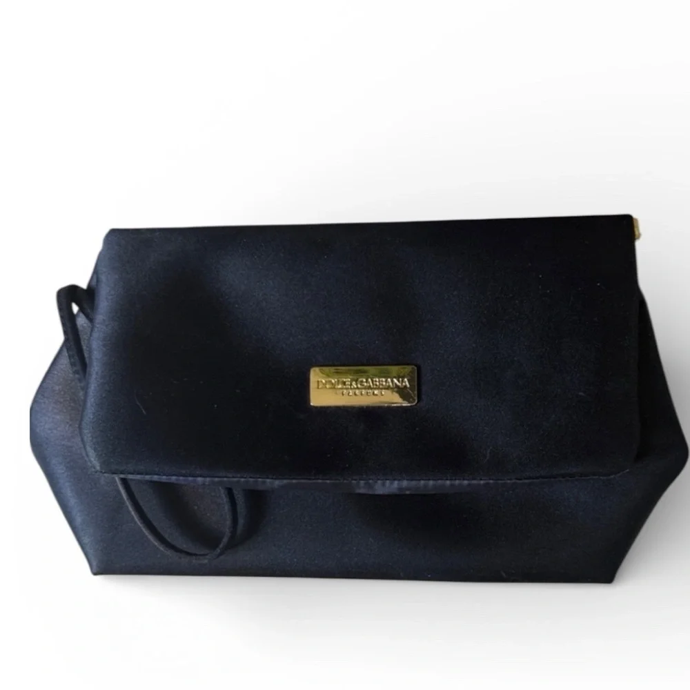DOLCE and GABBANA PARFUMS ladies Black wristlet excellent condition silky feel